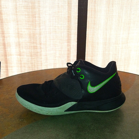 Kyrie flytrap 3's - Picture 4 of 4